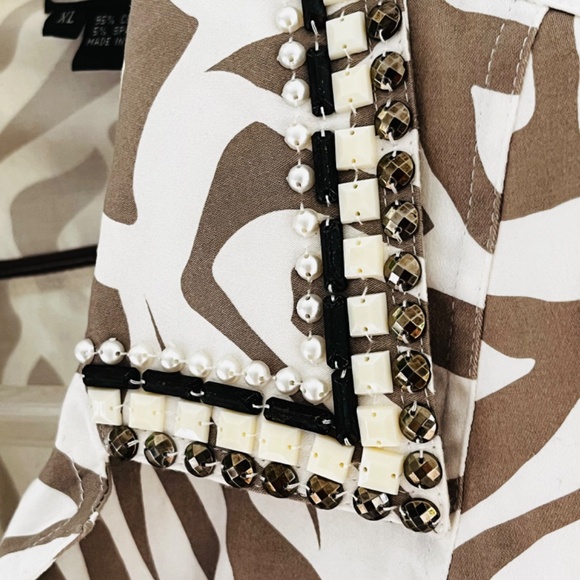 Cotton jacket animal print with bead embroidery - Picture 4 of 11